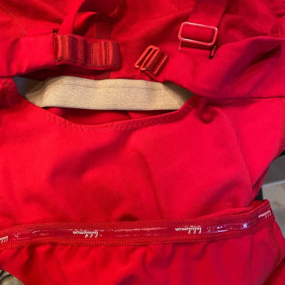 ❤️markdown❤️Lululemon red sports top - Picture 8 of 8
